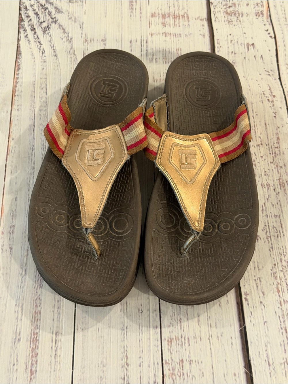 TheraShoe Leather Gold Metallic Thong Sandals Size 9 Comfort Striped Therapeutic